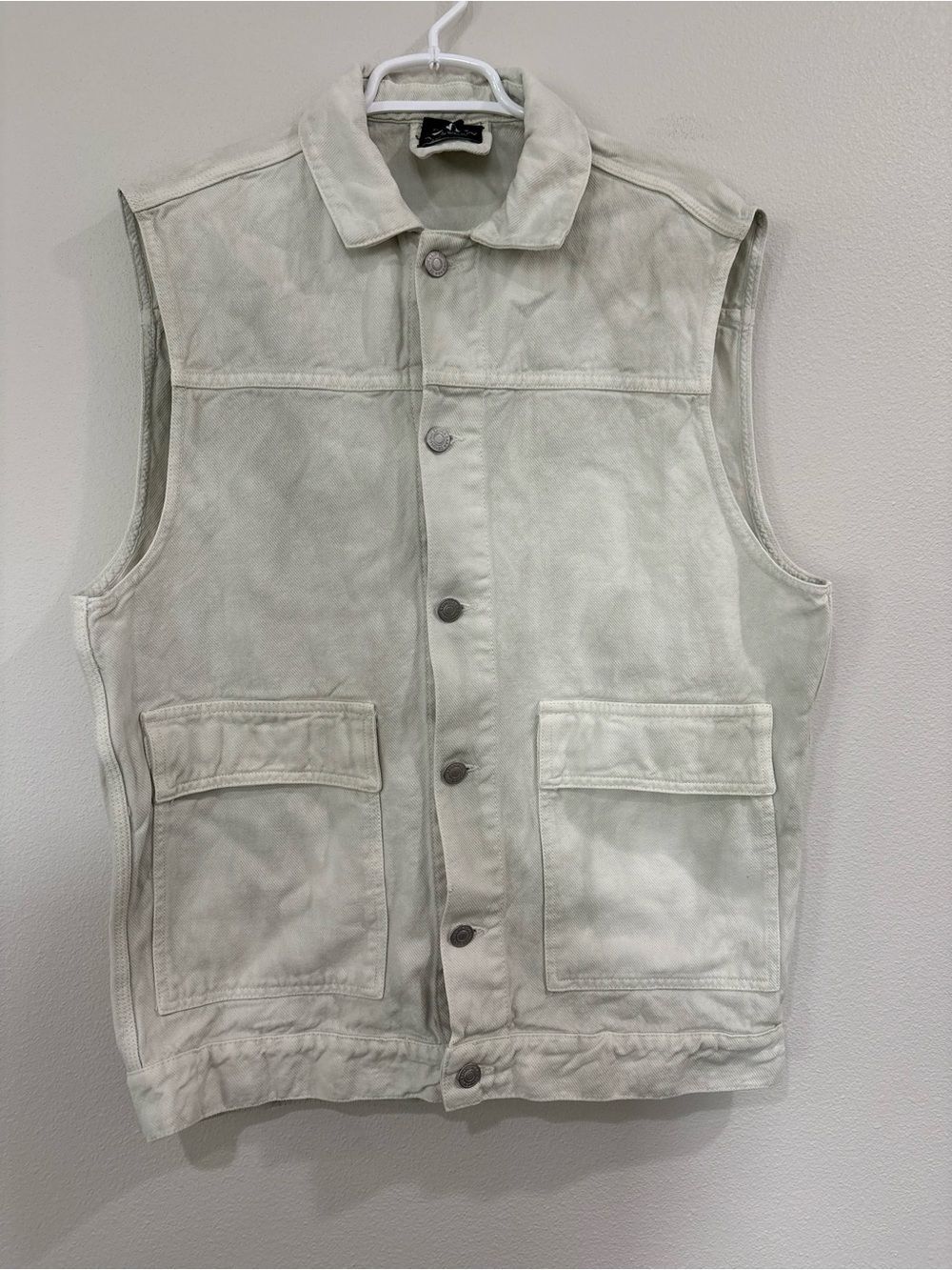 Zara Women's Sleeveless Button-Front Vest in Cream